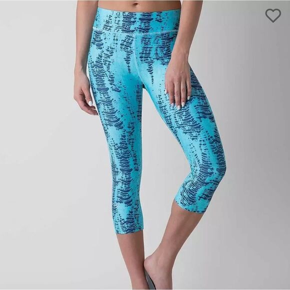 Under Armour Buckle Women's Blue Tie Dye Leggings Alpha Active Tights Cropped UA - Picture 2 of 14